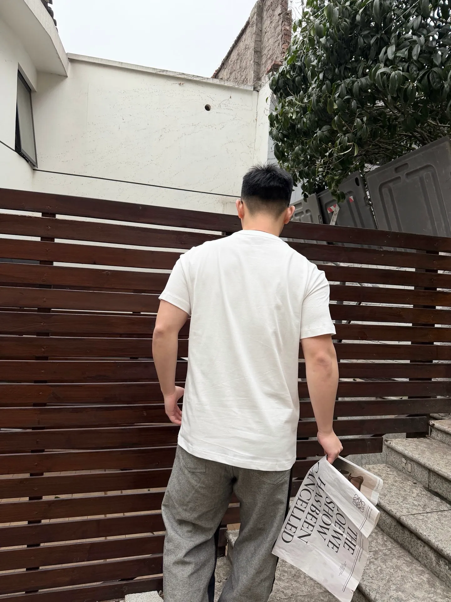 「 」